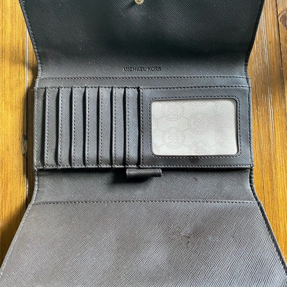 Michael Kors Trifold wallet - Picture 5 of 5